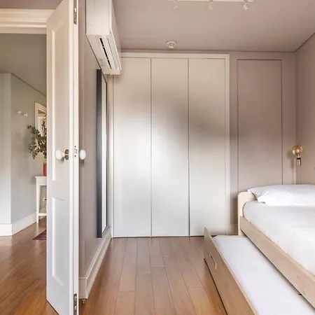 Plum Guide - Pen & Feather Apartment *