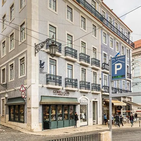Plum Guide - Pen & Feather Lisbon