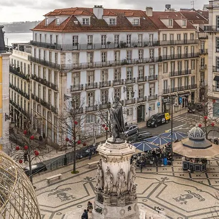 Plum Guide - Pen & Feather Lisboa